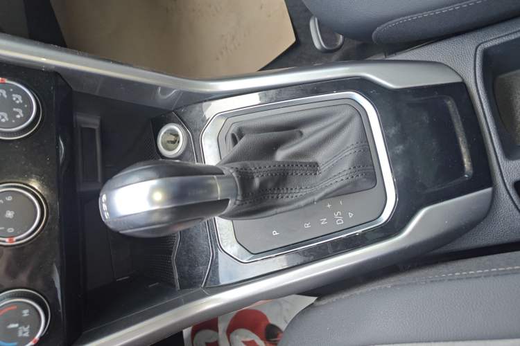 Used Volkswagen T-ROC 2020 230TSI DSG Two-Wheel Drive Advanced Version Gear Lever