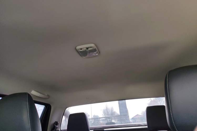 Used Dongfeng Ruichi 6 2023 Revised Version 2.3T Manual Two-Wheel Drive Diesel Standard Trim with Long Cargo Bed
