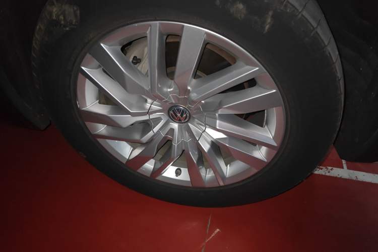 Used Volkswagen Touareg 2019 2.0TSI Ruiyi Edition China VI Standard Right Front Wheel Hub