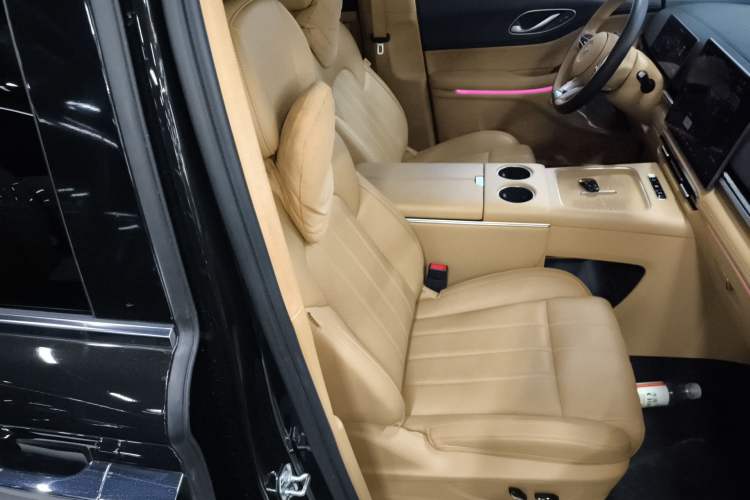 Used VOYAH Dream 2025 PHEV Four-Wheel Drive Prestige Qiankun Edition