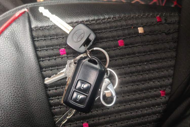 Used Toyota YARiS L Zhi Xiang 2017 1.3E CVT Charming Edition Vehicle Key