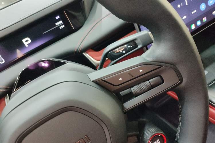 Used Xiaomi Auto SU7 2024 Four-Wheel Drive Ultra-Long Range Advanced Intelligent Driving Max Edition