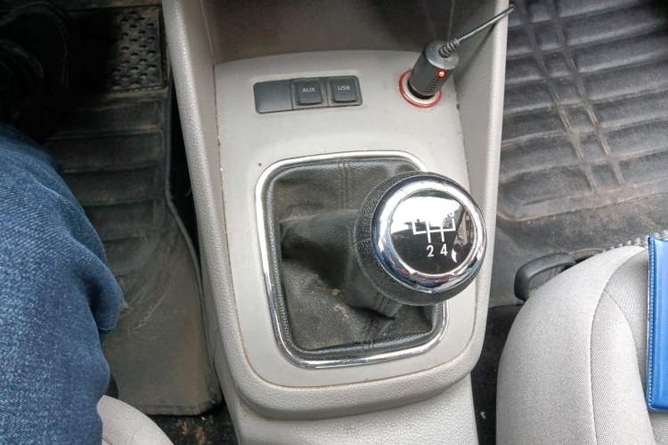 Used Volkswagen Bora 2012 1.6L Manual Fashion Edition Gear Lever