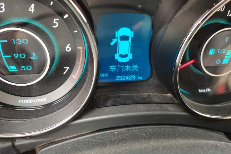 Used BAIC Senova D50 2014 1.5L manual standard version
