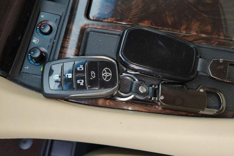 Used Toyota Alphard 2018 Revised Version 3.5L Luxury Edition Vehicle Key