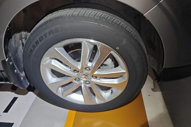 Used Honda Crosstour 2014 2.4L Luxury Edition Right Front Wheel Hub