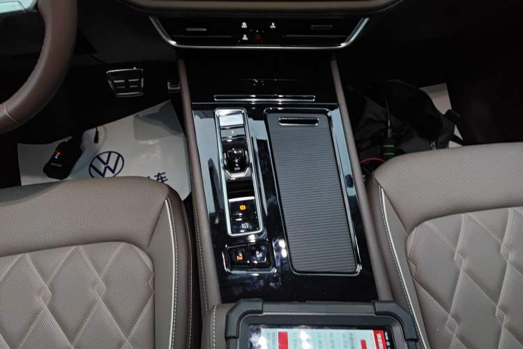 Used Volkswagen Viloran 2024 380TSI Premium Edition
