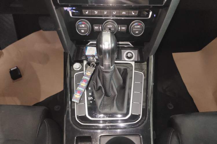 Used Volkswagen Magotan 2017 330TSI DSG Luxury Model