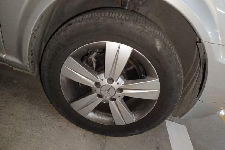 Used Mercedes-Benz Viano 2013 3.0L Hospitality Edition Right Front Wheel Hub