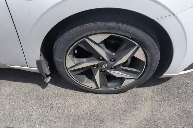 Used Hyundai Elantra 2021 1.5L CVT LUX Prestige Edition Right Front Wheel Hub