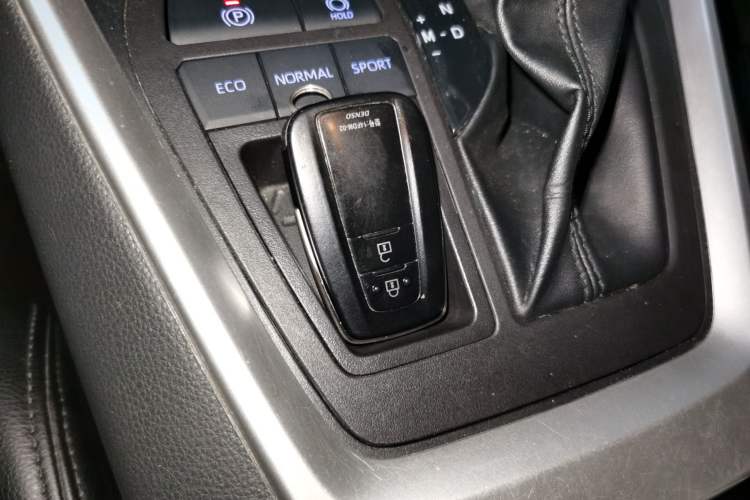 Used Toyota RAV4 2022 2.0L CVT Two-Wheel Drive Fashion Edition