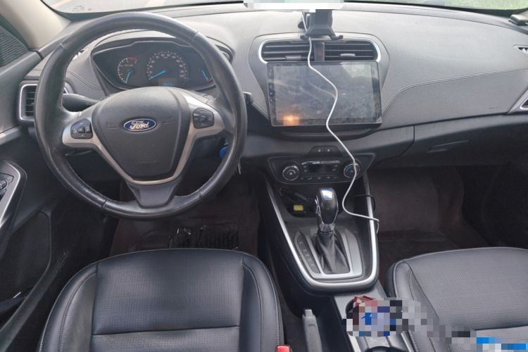 Used Ford Escort 2015 1.5L Automatic Fashion Model Center Console