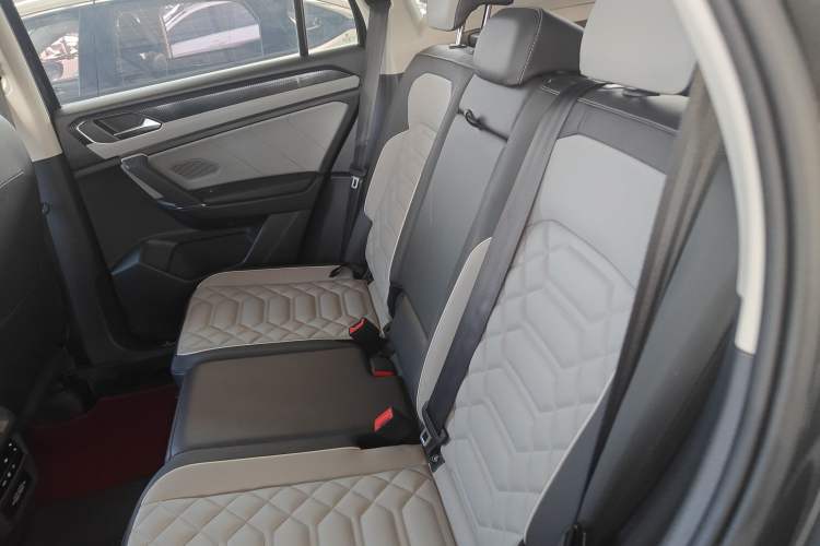 Used Volkswagen Tayron 2023 330TSI Two-Wheel-Drive Luxury Plus Advanced Version Left Rear Seat