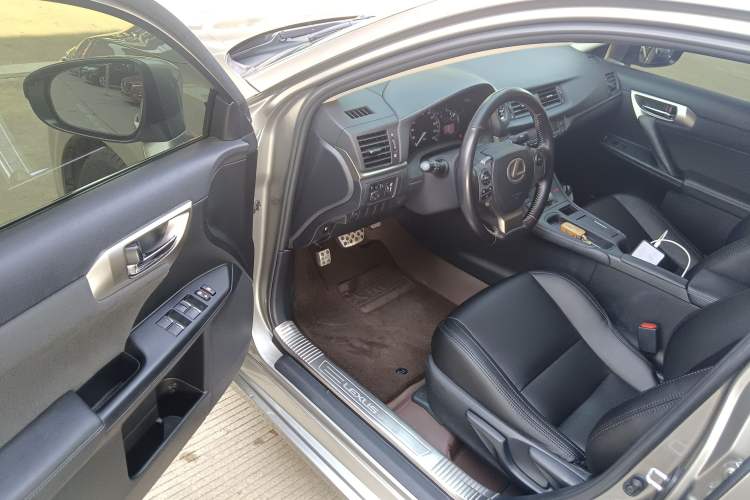 Used Lexus CT 2017 CT200h Elite Edition Solid Color China V Standard