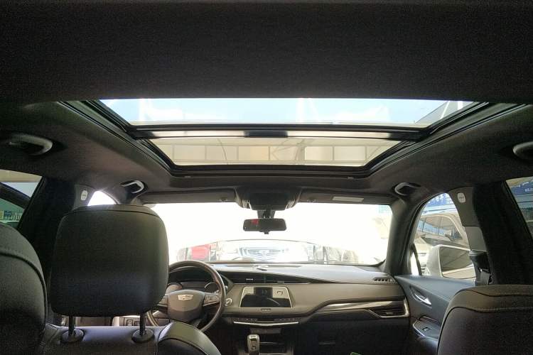 Used Cadillac XT4 2018 28T Two-Wheel Drive Tech Version