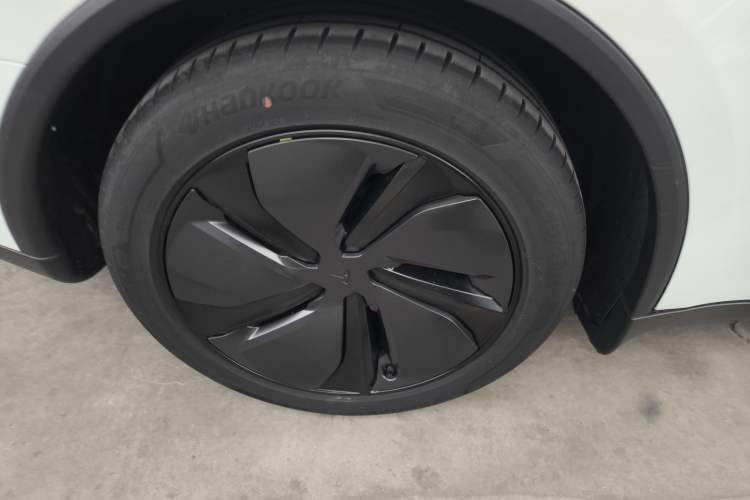 Used Tesla Model Y 2025 Long-Range All-Wheel Drive First Edition