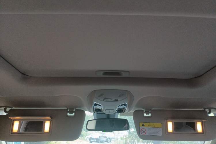 Used SAIC MAXUS D90 Pro 2023 2.0T Gasoline 4x4 Luxury Edition 7 Seats
