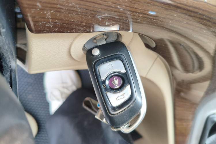 Used Jinbei Grace 2018 2.7L Manual Standard Version Long Wheelbase 9-Seater 2TR Vehicle Key