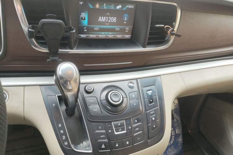 Used Buick GL8 2017 25S Luxury Version China V Standard Audio And AC Panel