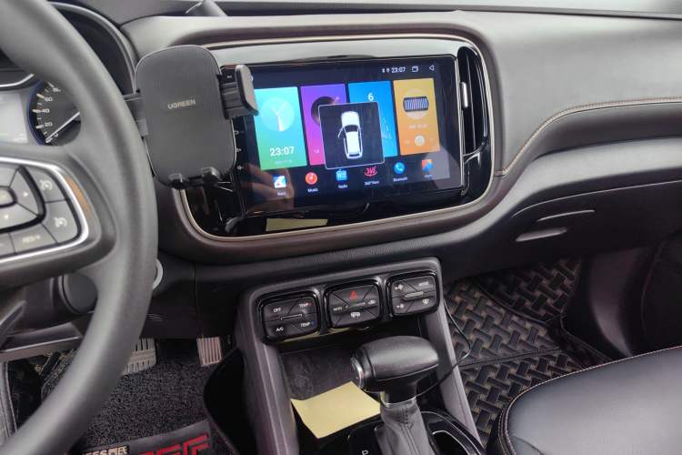 Used GAC Trumpchi GS3 2017 200T Automatic Luxury Edition Audio And AC Panel