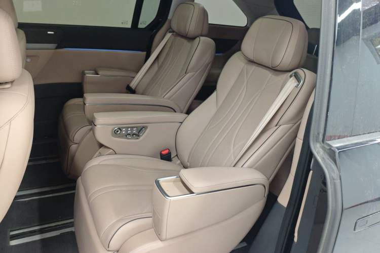 Used XPeng X9 2025 740 Ultra-Long Range Max
