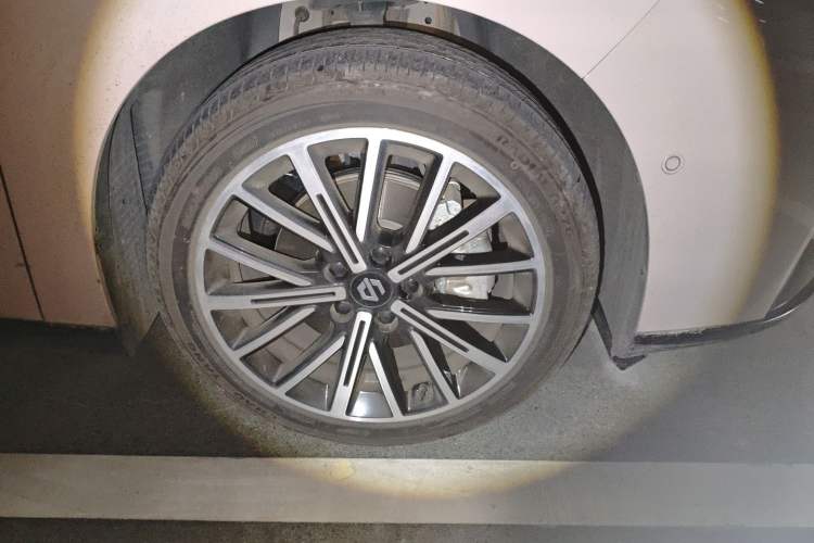 Used Leapmotor B01 2025 550 Enjoyment Edition Right Front Wheel Hub