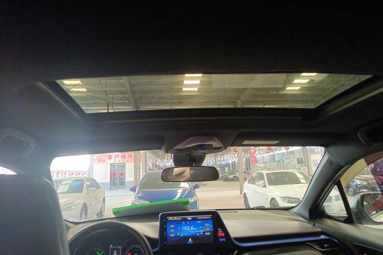 Used Toyota C-HR 2018 2.0L Leading with Sunroof China VI Standard
