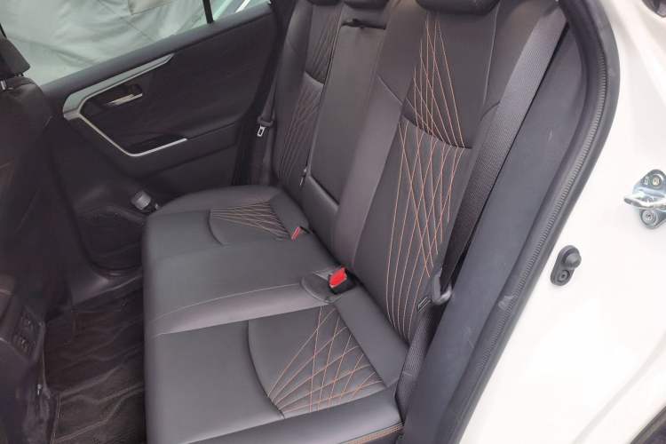 Used Toyota RAV4 2024 Dual-Motor 2.5L E-CVT Two-Wheel Drive Elite Plus Edition Left Rear Seat