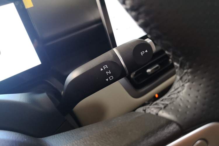 Used Wuling Bingo PLUS 2024 401 km Range 5-Seater Version Gear Lever