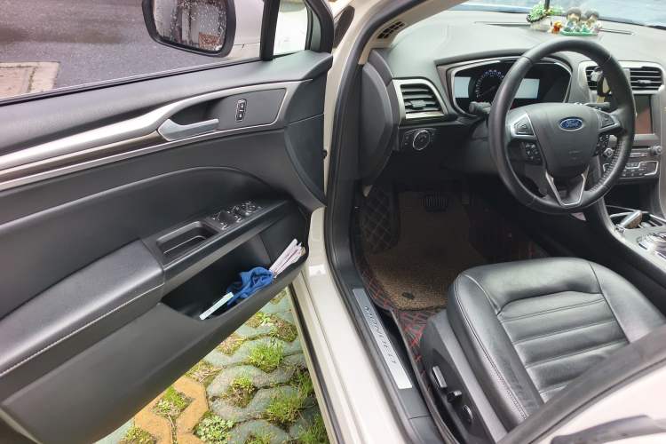 Used Ford Mondeo 2018 EcoBoost 180 Luxury Model Driver Seat