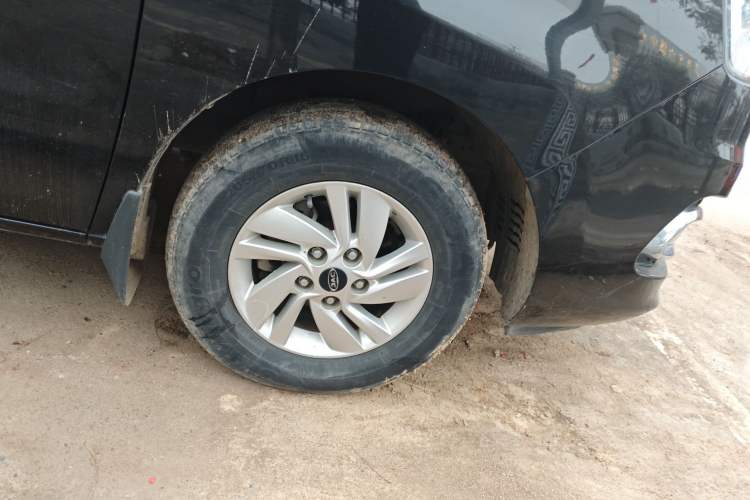 Used JAC Refine M4 2016 2.0L Manual Luxury Version