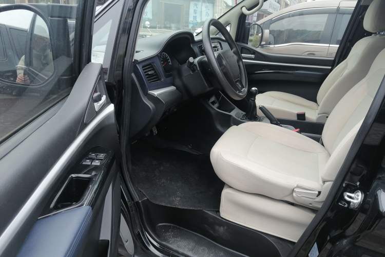 Used FORTHING Lingzhi 2022 M5 1.6L Practical 7-Seater