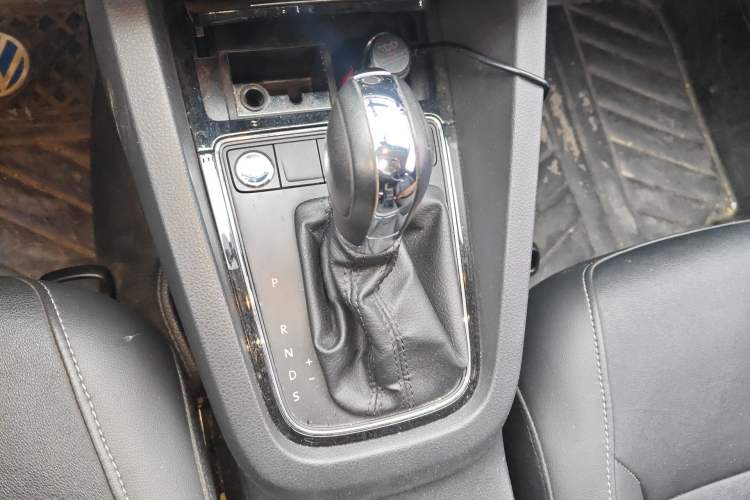 Used Volkswagen Sagitar 2018 1.6L Automatic Comfort Model Gear Lever