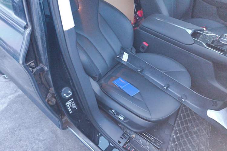 Used Hongqi E-QM5 2022 431 km Charge & Enjoy Edition