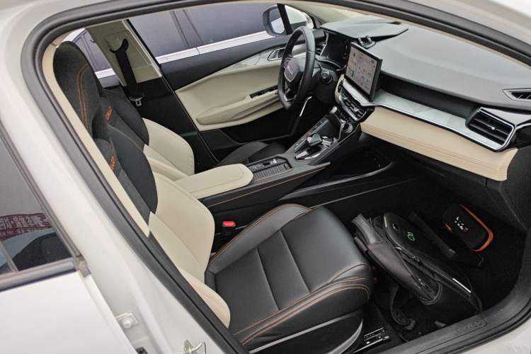 Used Lynk & Co 06 EM-P 2023 1.5T Remix PHEV Pro