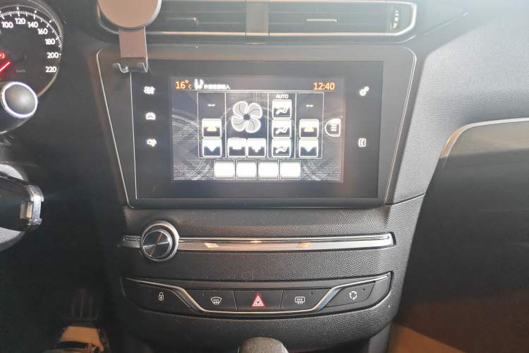 Used Peugeot 408 2016 1.6T Automatic Luxury Edition Audio And AC Panel