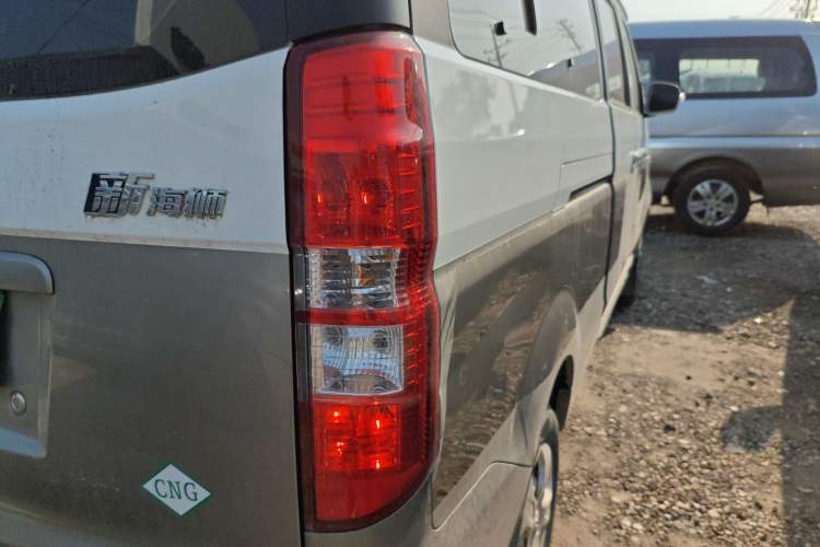 Used SRM New Haishi X30L 2024 1.5L CNG Super Enjoyment Version Passenger Van 6/7 Seats SWCC15M
