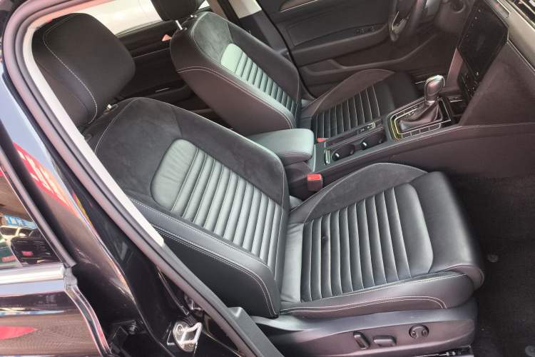 Used Volkswagen Magotan 2020 330TSI DSG Leading Model
