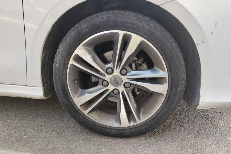 Used Geely Auto Binray 2019 200T DCT Binzhi Edition Right Front Wheel Hub