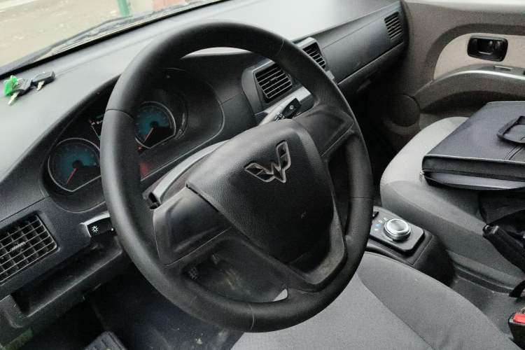 Used Wuling EV50 2021 Van Logistics Vehicle Huishitong Penghui 43.2kWh Tongyu Electric Control System
