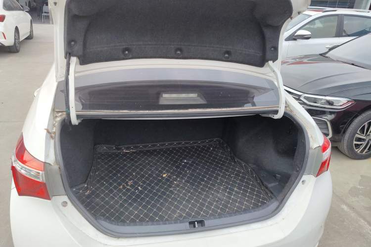 Used Toyota Corolla 2014 1.6L CVT GL Trunk
