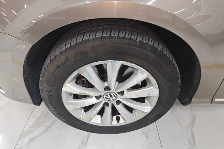 Used Volkswagen Magotan 2015 Facelift 1.8TSI Luxury Model Exterior 4