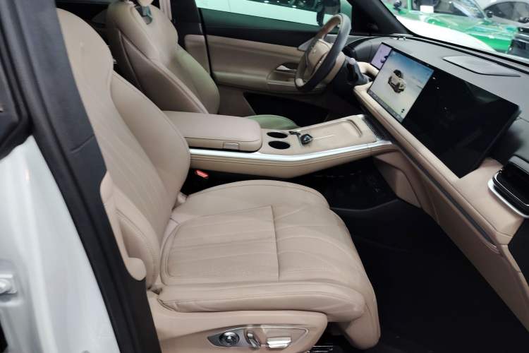 Used XPeng G9 2025 625 Long-Range Max Right Front Seat