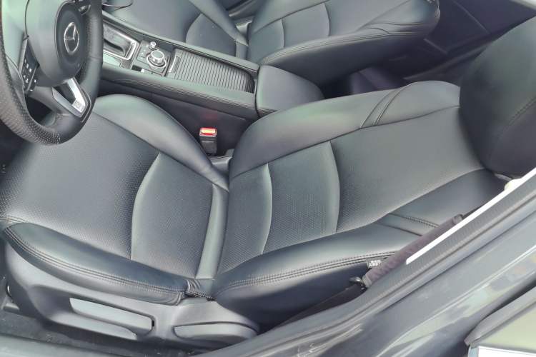 Used Mazda 3 Axela 2017 Sedan 1.5L Automatic Luxury Model China VI Standard