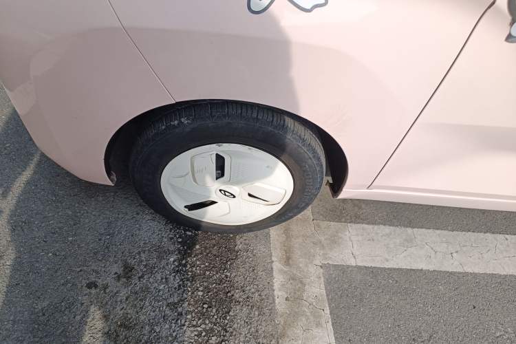 Used Chery QQ Ice Cream 2022 170km Sundae Phosphate Lithium-Ion Exterior 4