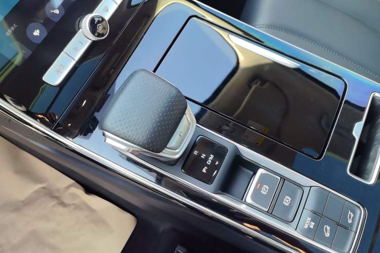 Used Roewe RX5 MAX 2021 Supreme Series 300TGI Automatic Smart Cabin Edition
