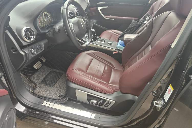 Used Wey VV7 2017 2.0T Flagship Model Driver Seat