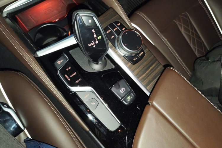 Used BMW 5 Series New Energy 2020 Mileage Upgrade Version 530Le Luxury Package
