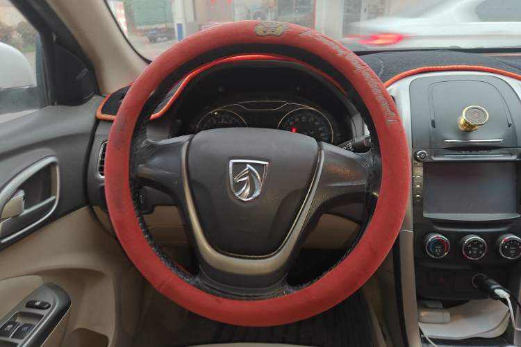 Used Baojun 630 2014 1.5L manual standard version Steering Wheel