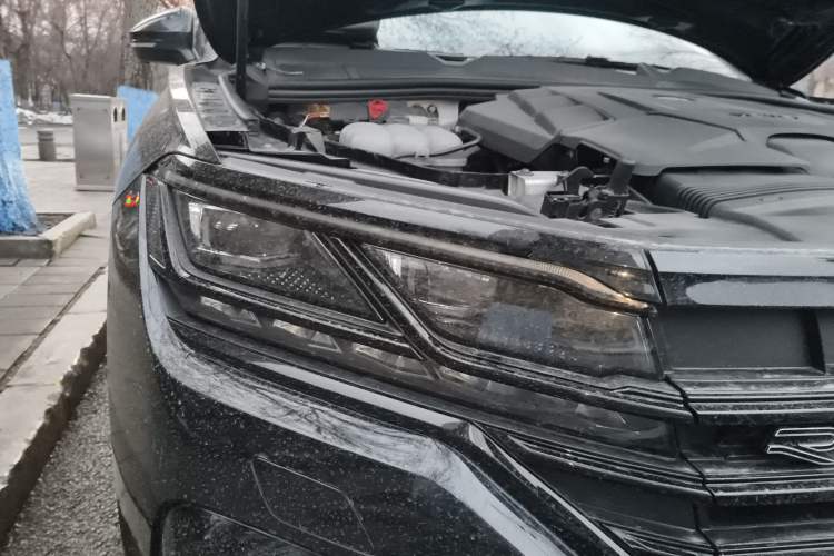 Used Volkswagen Touareg 2022 3.0 TSI Luxury Edition Black Diamond Sport Package Right Front Headlight